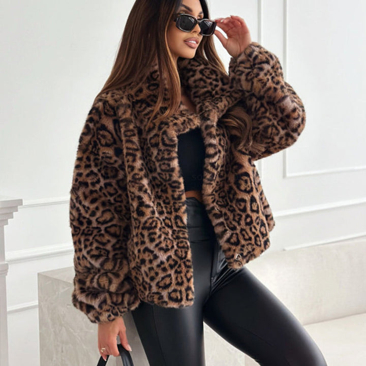 Lola™ | Short Fluffy Jacket with Leopard Print